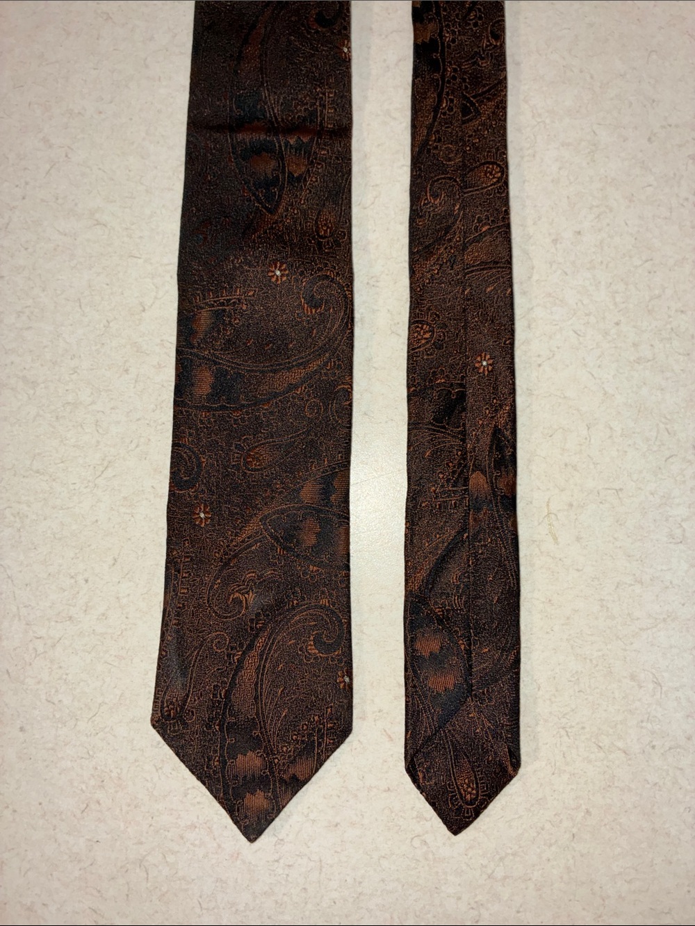 Classic Brown Paisley Men's Tie - Elegant Formal Accessory